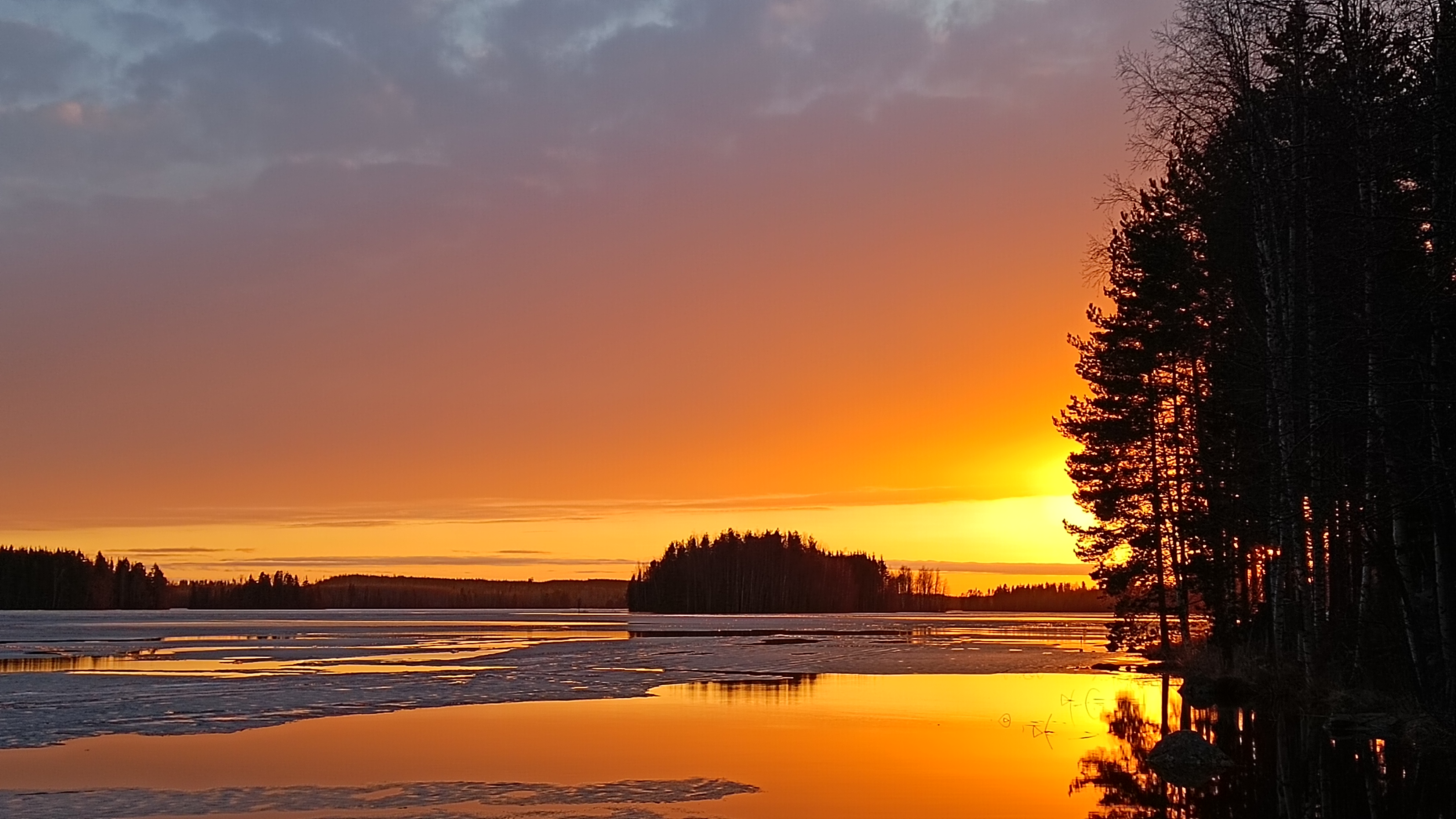 Kevätjäiden ilta-aurinko
